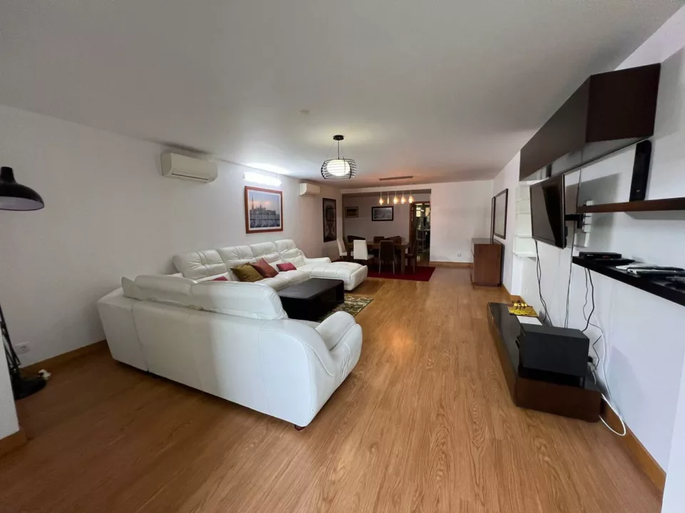 To let: Luxurious furnshed 2-bedroom en-suite apartment in Imoivest 888 Condominium, at Julius Nyerere Avenue, Polana, Maputo