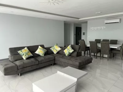 Apartamento de 3 quartos para arrendar no bairro da Polana Maputo Ginásio Varanda Gerador    Vista ao mar   Piscina