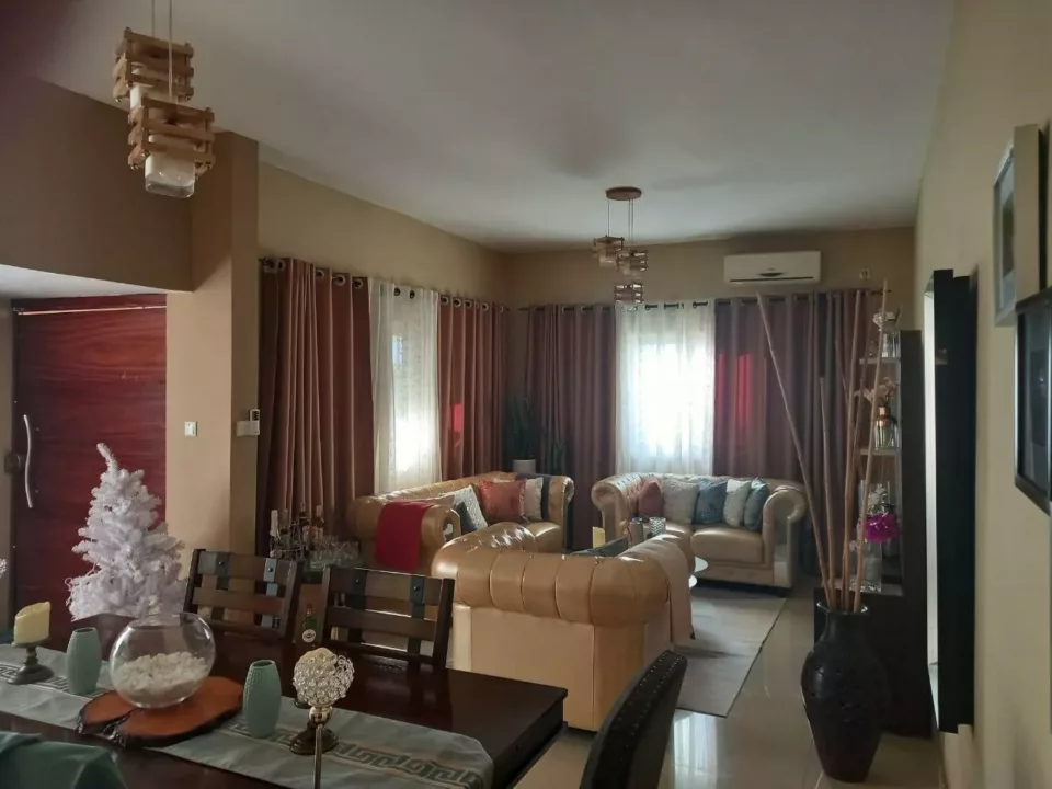 Vende-se uma vivenda do tipo 3 no Condomínio Niketche, localizado na Matola N4