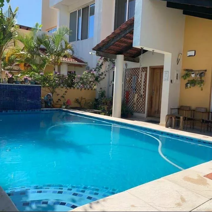 Luxury 4-Bedroom House for Rent in Triunfo Neighborhood