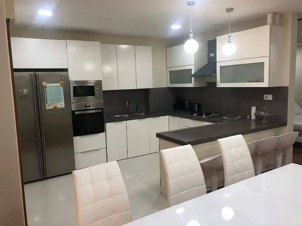 Apartamento T3 Sem Móveis Disponível para Aluguer no Condomínio AllaVila, Bairro da Polana