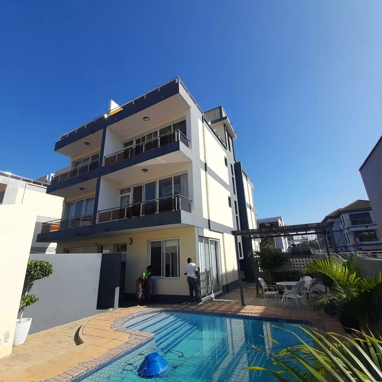 Duplex House with 4 Bedrooms and Pool Available for Sale in Triunfo