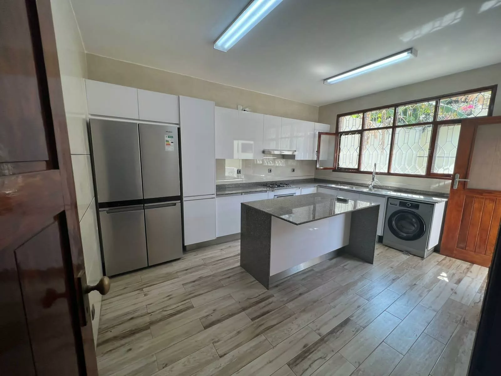 For Rent: 5 Bedroom Villa in Sommerschield, Maputo