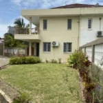 Geminada com 3 quartos, Jardim, Para Arrendar Condominio > Vila Sol, Triunfo, Maputo por 80000Mt