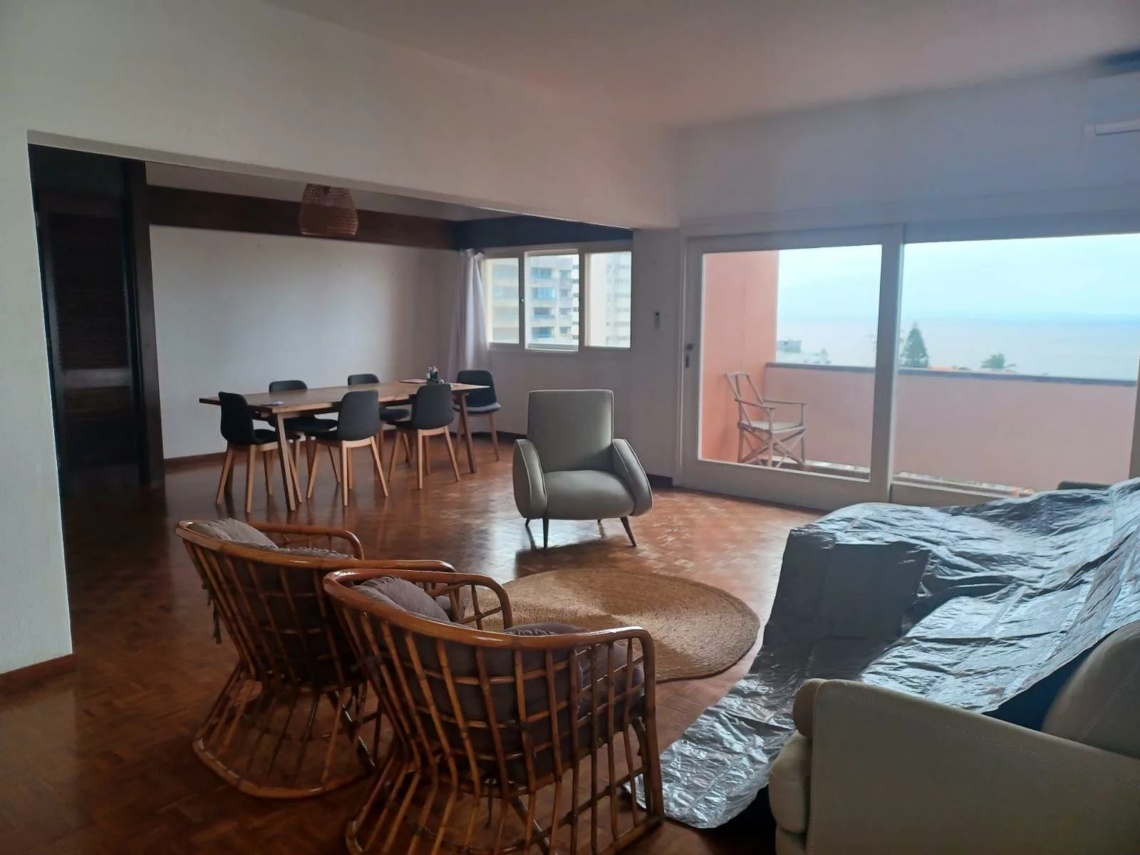 Spacious 3-Bedroom Apartment with Sea View for Sale at Torres Altas Condominium, Polana