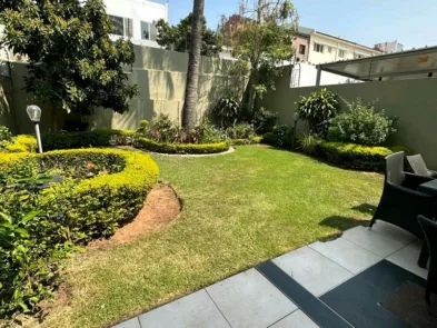 Arrendamento de Casa T4 com Jardim localizado em Maputo no bairro Sommerschield
