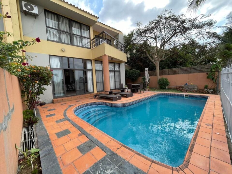 Arrendamento de Moradia T3 Duplex no Condomínio Casa Própria, Julius Nyerere