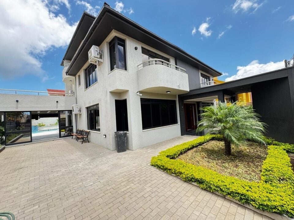 Arrendamento de Moradia T7 com Piscina e Armazém na Sommerschield II, próximo à Escola Portuguesa