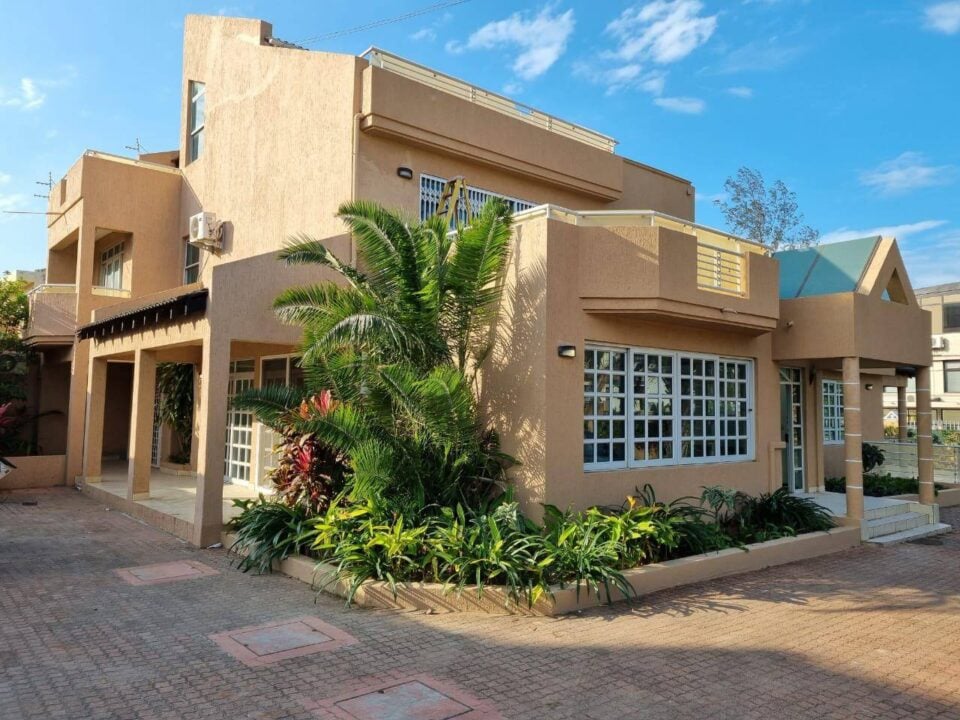 Venda de Moradia T5 no Bairro Sommerschield 2