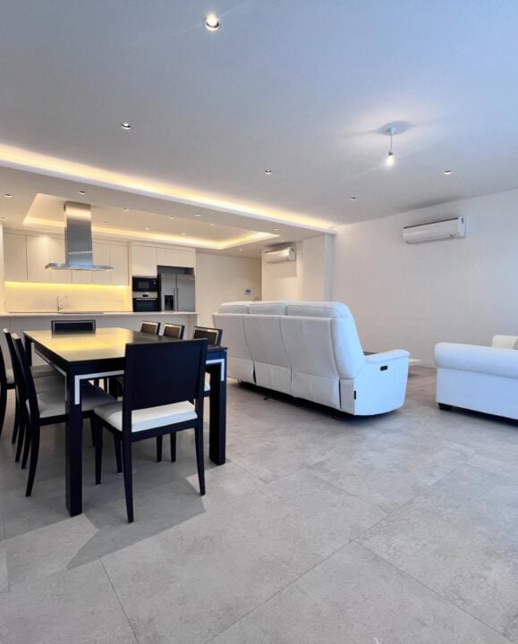 Arrendamento de Apartamento T3 Novo e Mobilado na Sommerschield II