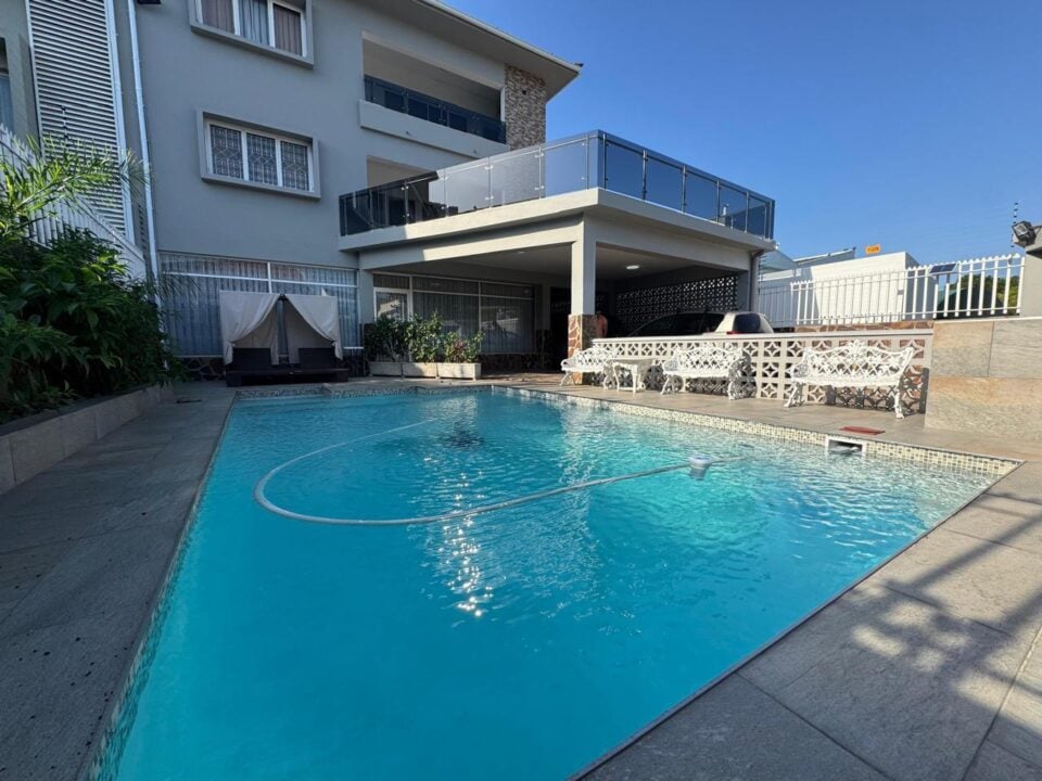 Arrendamento de Luxuosa Moradia T6 Triplex na Sommerschield 1