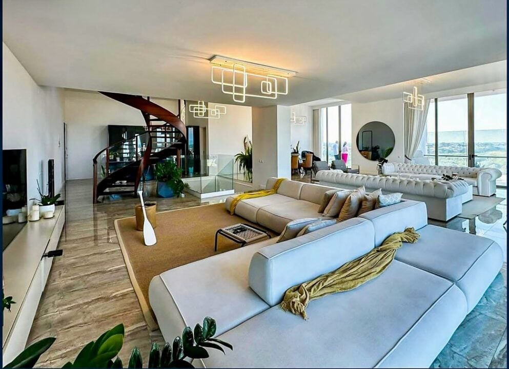 Arrendamento de Luxuoso Penthouse T4 (todas suítes) no Condomínio Joss Village 2, Triunfo Novo