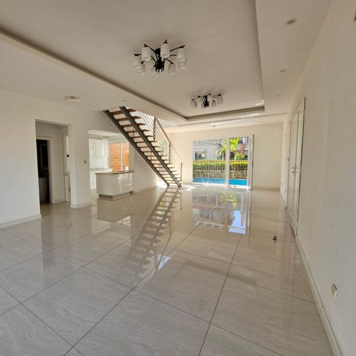 Venda de Moradia T4 no Condomínio Eden, Matola