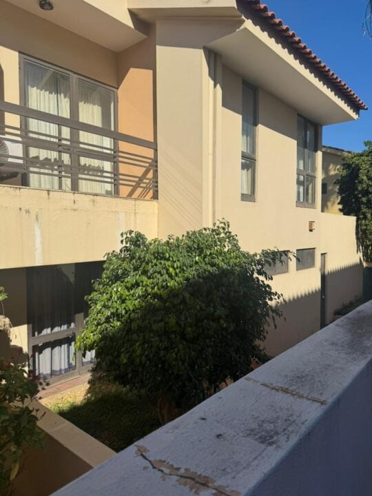 Rental of Furnished T3 House in Condomínio Casa Própria, Sommerschield II