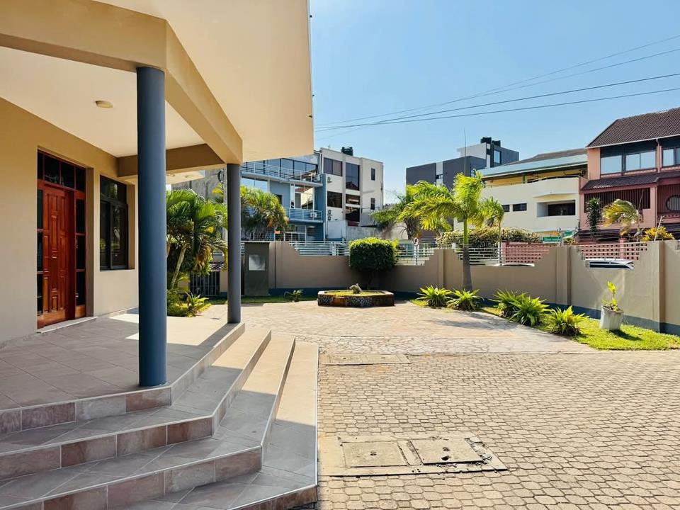 Rental of a Triplex T4 House in Sommerschield II, Justino Chemane Street