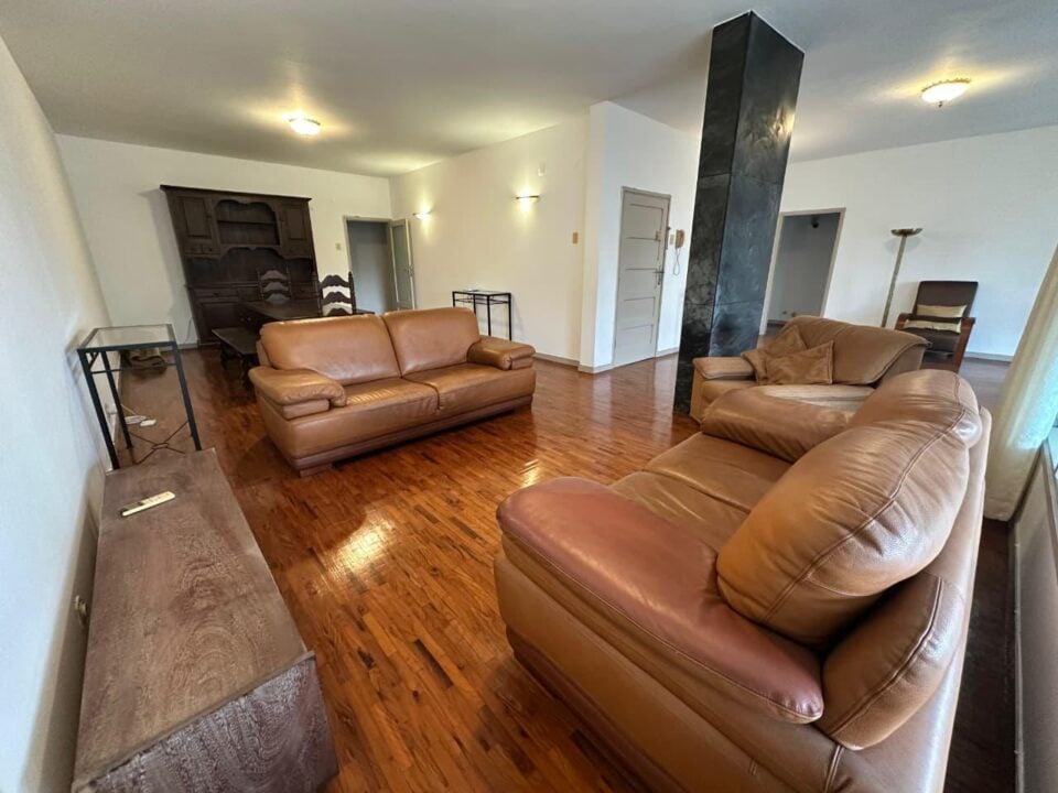 Arrenda-se Espaçoso Apartamento T3+1 Semi-Mobilado na Av. Friedrich Engels, Polana