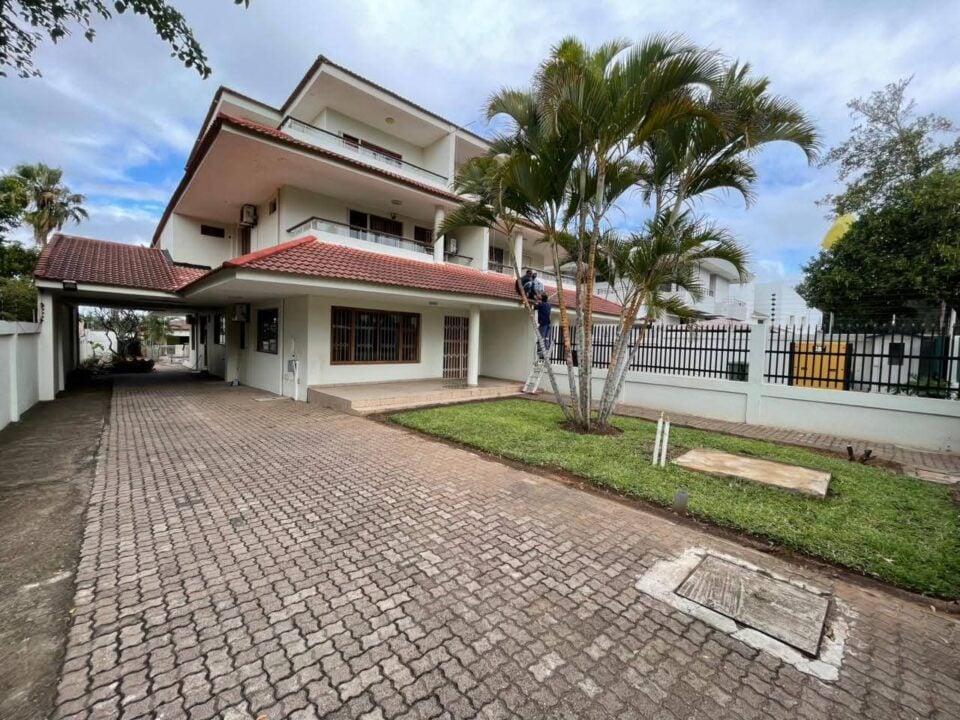 Arrenda-se Moradia T5 Duplex na Sommerschield 2, próximo ao Café Sol