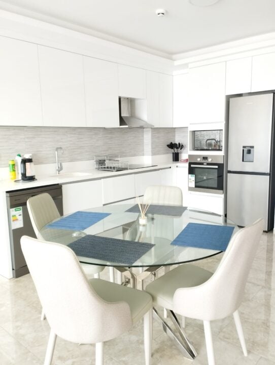 Arrendamento de Apartamento T2 no Edifício Park Moza, Av. Marginal