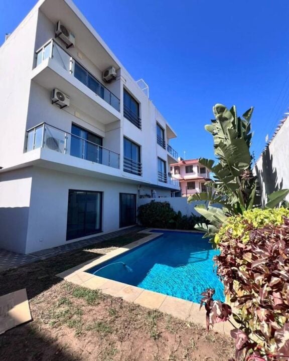 Para Arrendar: Moradia T4+1 na Sommerschield 2 – Maputo