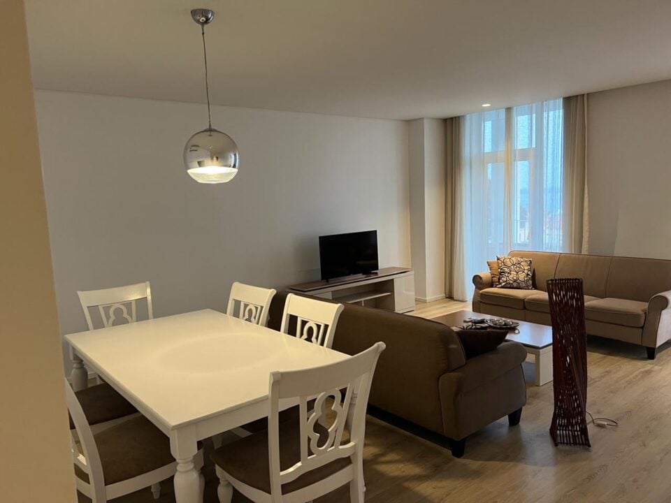 Vende-se Apartamento T2 Luxuoso no Condomínio Comité Olímpico, Polana