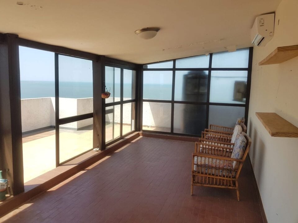 Vende-se Apartamento T2 com Vista ao Mar no Edifício Rosas de Moçambique – Av. Julius Nyerere