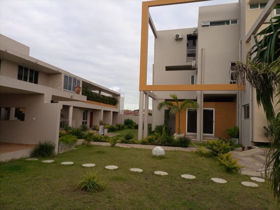 Vende-se Hotel Tipo 27 em Tchumene I – Matola