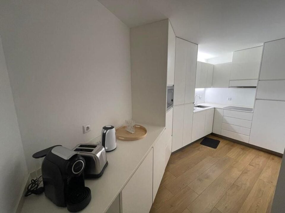 Arrenda-se Apartamento T1 Mobilado com Vista Mar ou Cidade, Piscina, Ginásio e Segurança 24h no Xenon Urban, Polana