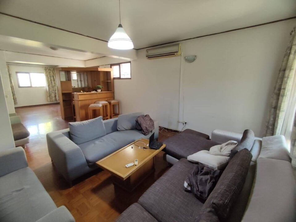 Arrenda-se Moradia T4 Dúplex na COOP – Rua de Bragança, Esquina com Rua da França