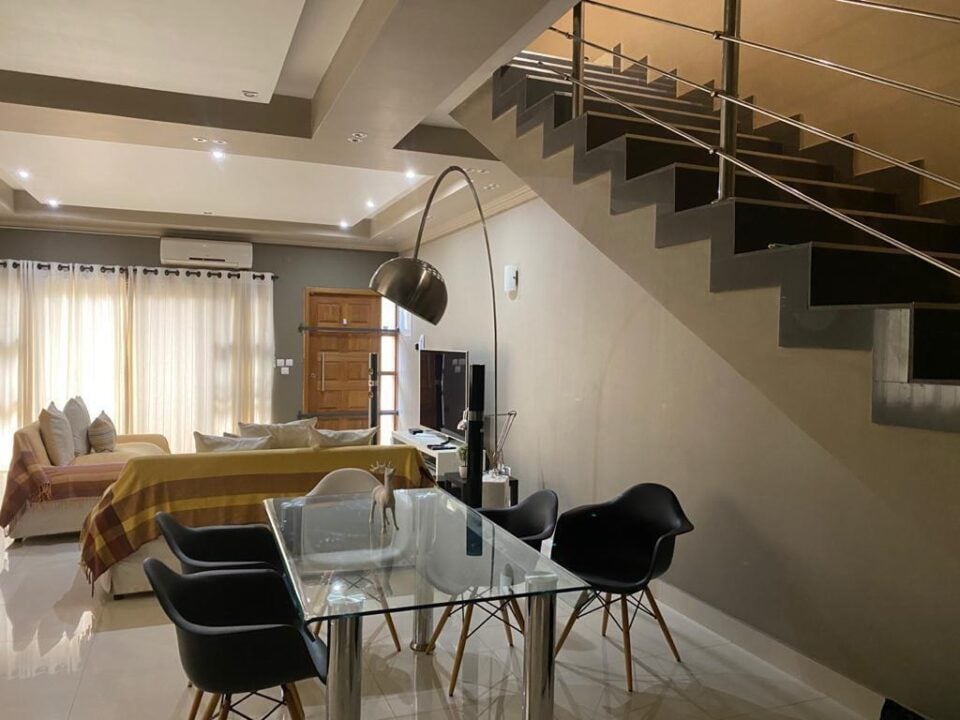 Arrenda-se Moradia T4 com Piscina no Bairro Triunfo Novo, Maputo