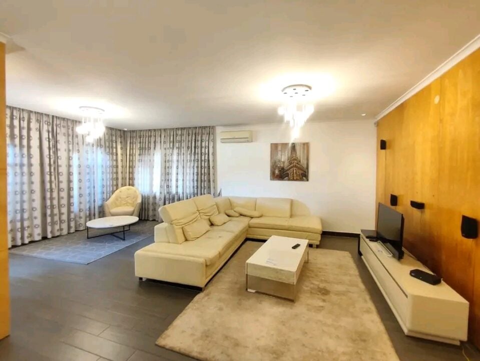 Arrenda-se Moradia T4 – Condomínio no Triunfo Novo