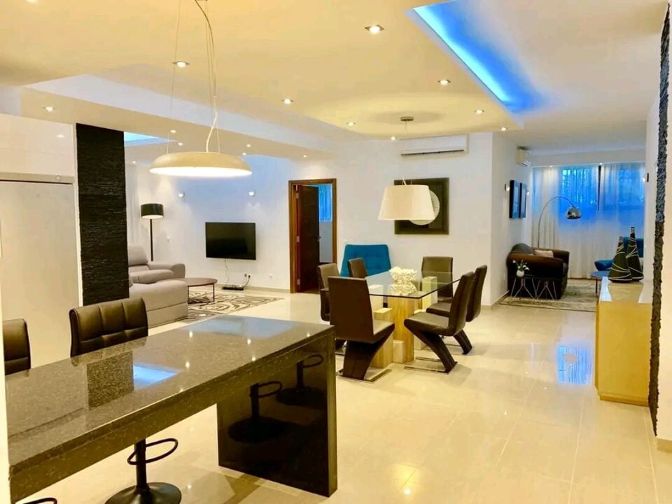 Vende-se Apartamento T3 Luxuoso – Condomínio Vila Itália, Av. Friedrich Engels (Polana)