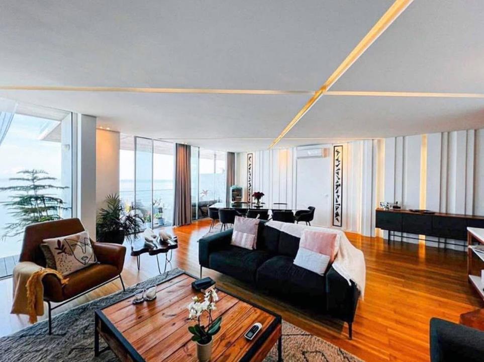 Vende-se Luxuoso Apartamento T4 Mobilado com Vista Mar no Condomínio Zen, Av. Marginal