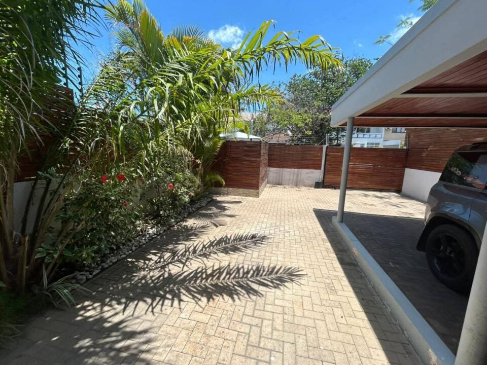 Moradia T5 Moderna para Arrendar na Sommerschield 1 – Maputo