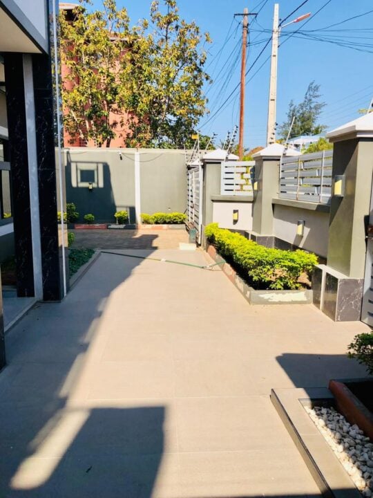 Moradia T5 com Piscina para Arrendar no Triunfo Velho – Maputo