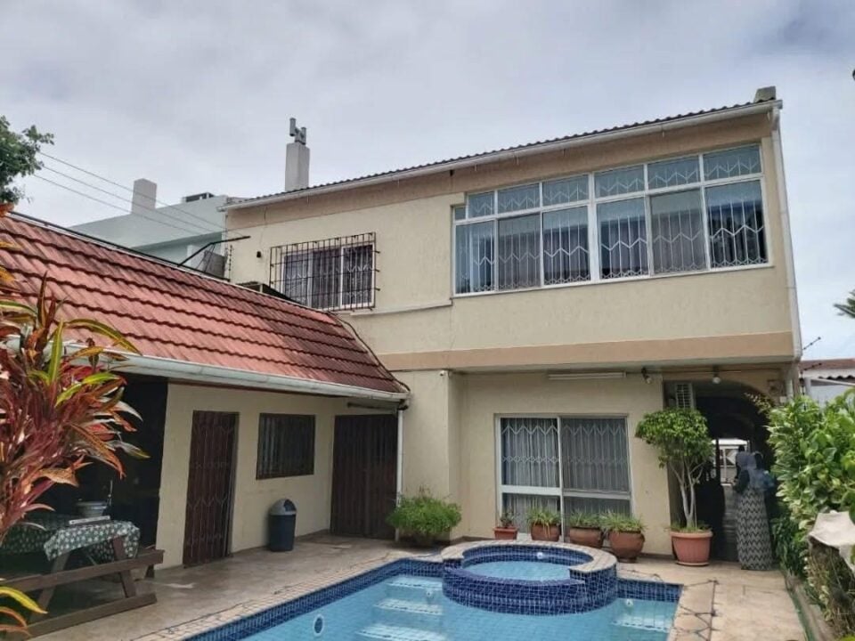 Vende-se Moradia T5+1 na Sommerschield 1, Próximo ao Parquinho
