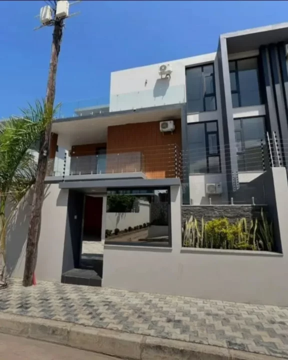 For Sale: T5 House with Pool in Triunfo Novo