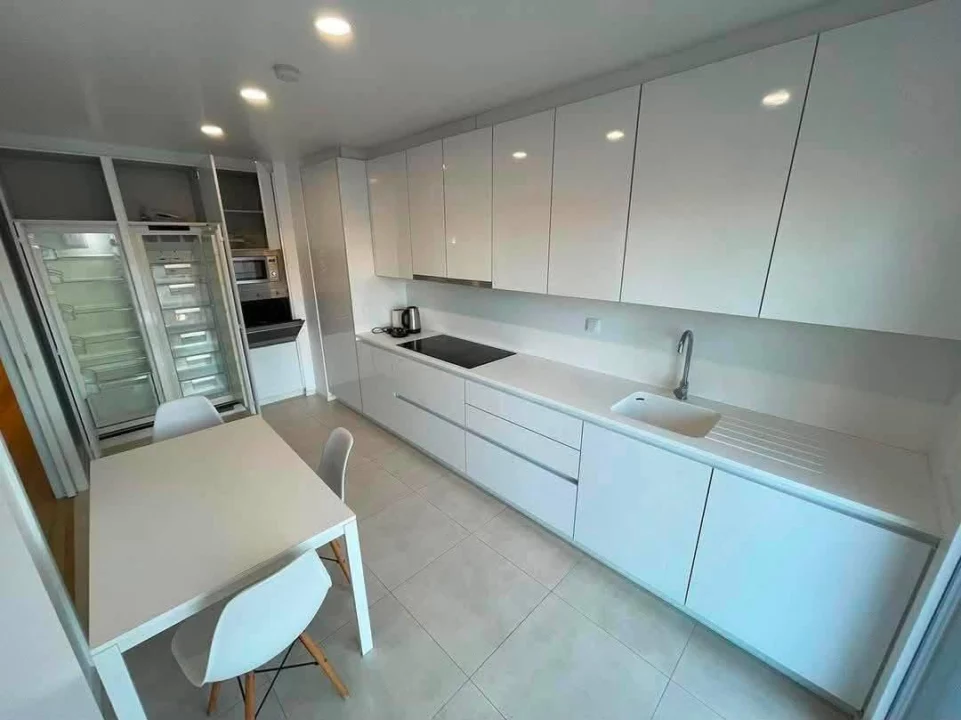 Apartamento de 3 quartos mobilado para alugar no Polana Residence – Av. Armando Tivane, Maputo