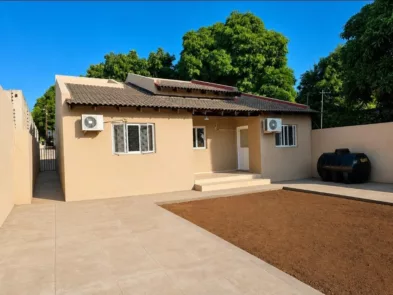 Moradia com 3 quartos com 3 WC com terreno de 800m2 com Ar condicionado para alugar em Matola