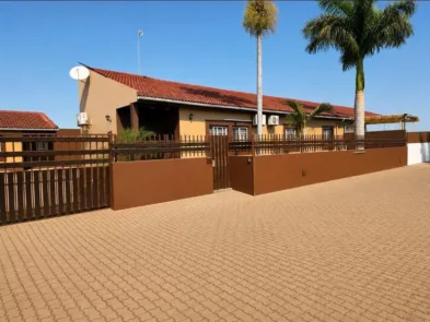 Moradia de 3 quartos Jardim, Piscina disponivel para arrendamento - Matola Pelo preco de 60000 MZN